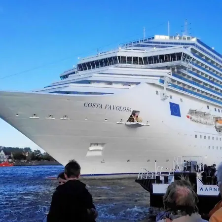 Zentrale Mit Sonniger Terrasse Bernstein