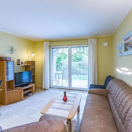 Zentrale Mit Sonniger Terrasse Bernstein