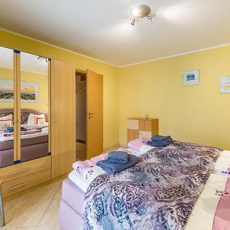 Zentrale Mit Sonniger Terrasse Bernstein Lägenhet *